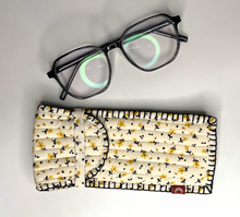 Load image into Gallery viewer, Quilted eye-wear case