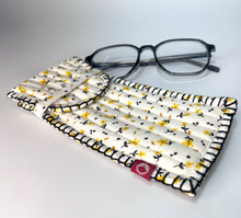 Load image into Gallery viewer, Quilted eye-wear case