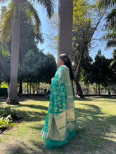 Load image into Gallery viewer, Handwoven Jamdani Muslin Silk saree
