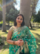 Load image into Gallery viewer, Handwoven Jamdani Muslin Silk saree
