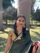 Load image into Gallery viewer, Mangalgiri Striped silk saree
