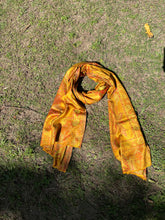 Load image into Gallery viewer, Merino wool golden silk stole
